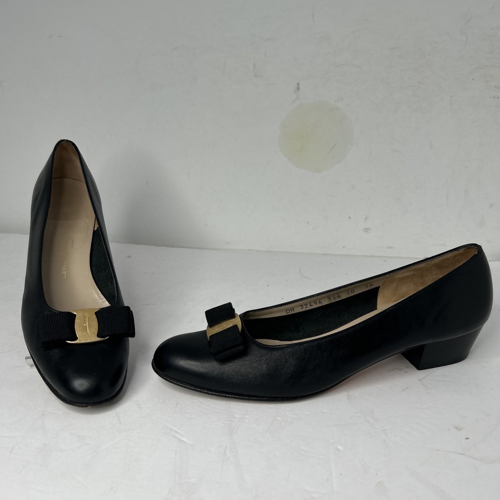 Vintage Salvatore Ferragamo Vara Pumps Black Patent Leather Bow Shoes Size 10 3A